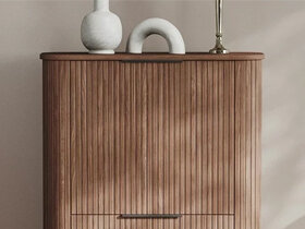 Mööbel soontega või soonitud liistudega