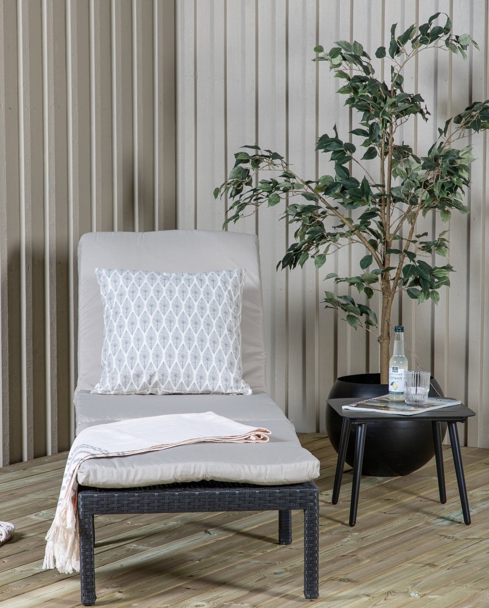 Lamamistool Dallas 904 (Must + Hall)