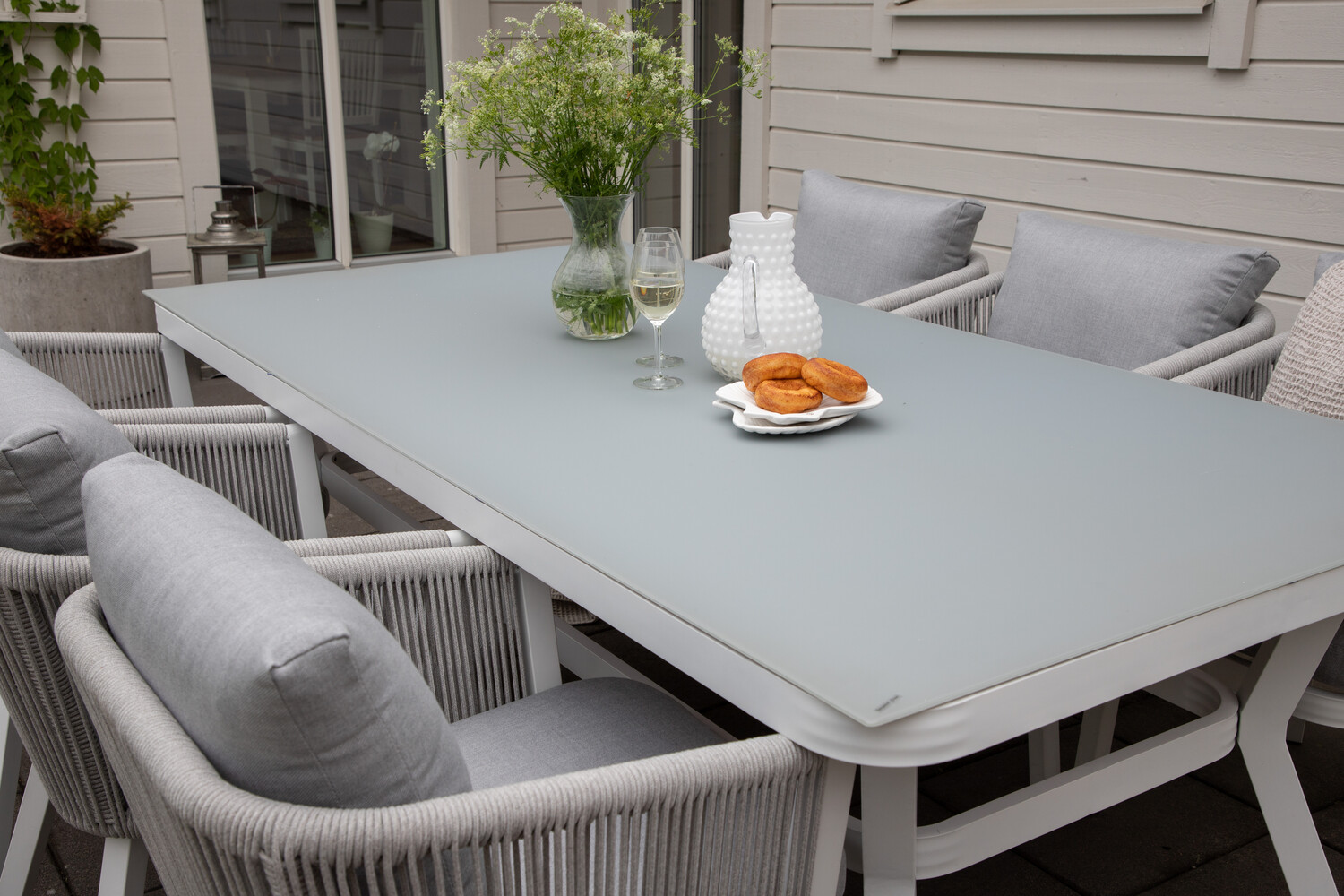 Laua ja toolide komplekt Dallas 3020 (Valge + Hall)