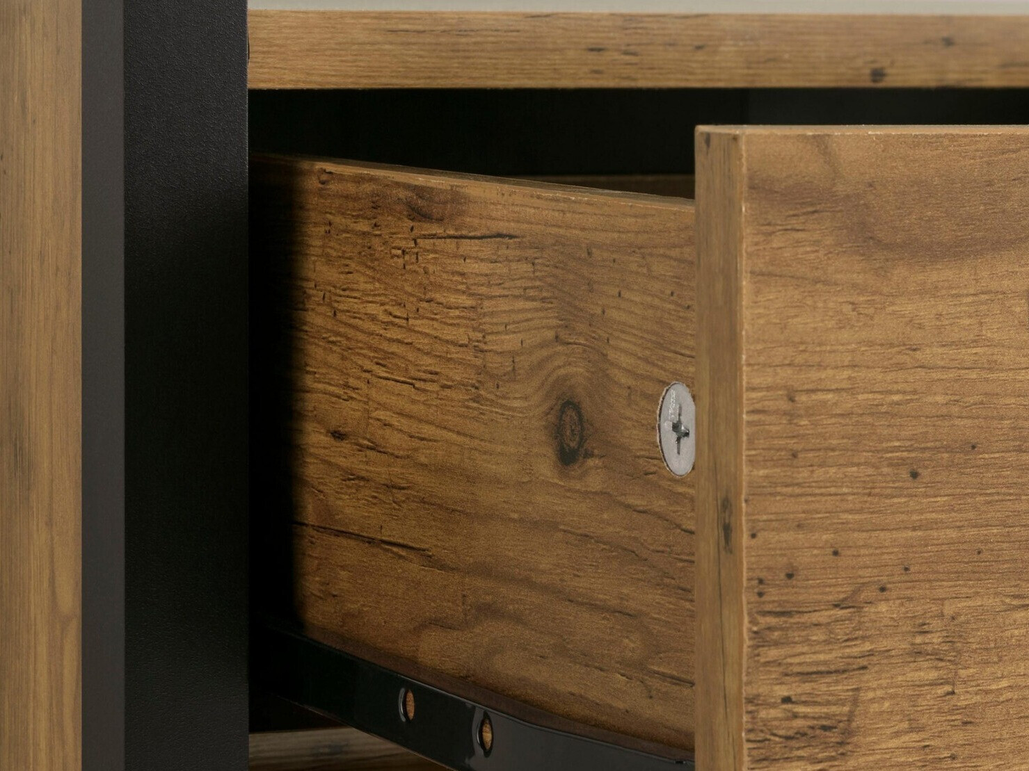 Vannitoariiul Larnovo 111 (Tume tamm + Must)