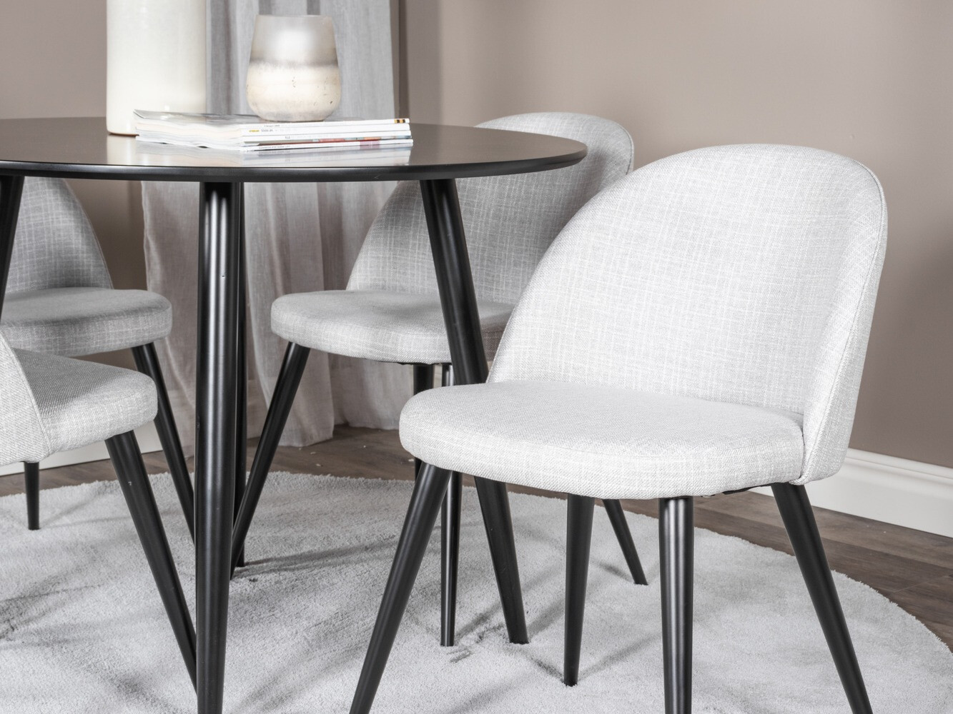 Söögitoakomplekt Dallas 343 (Helehall + Must)