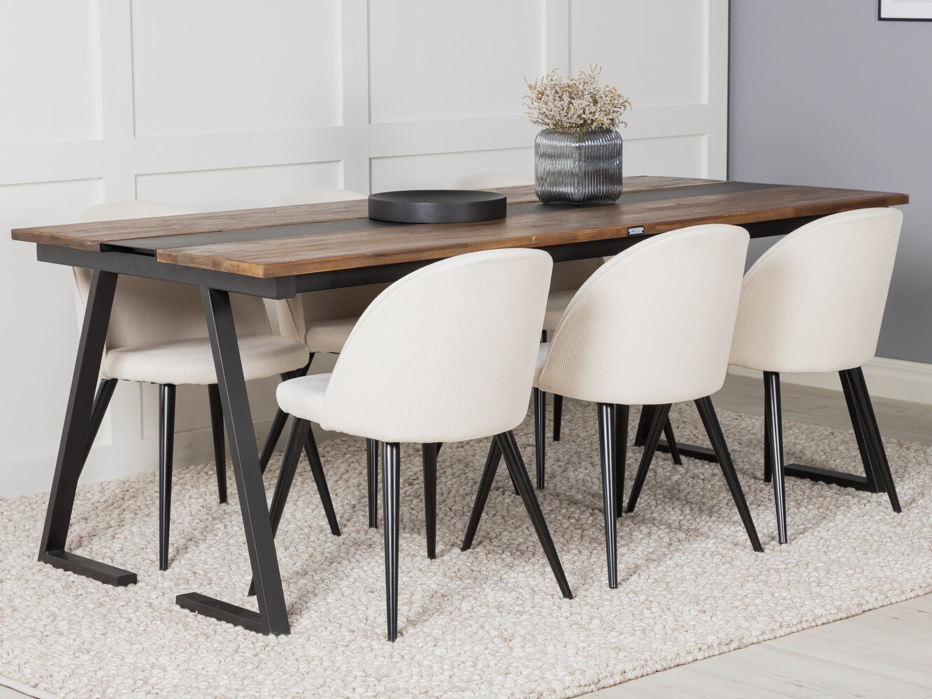 Söögitoakomplekt Dallas 1945