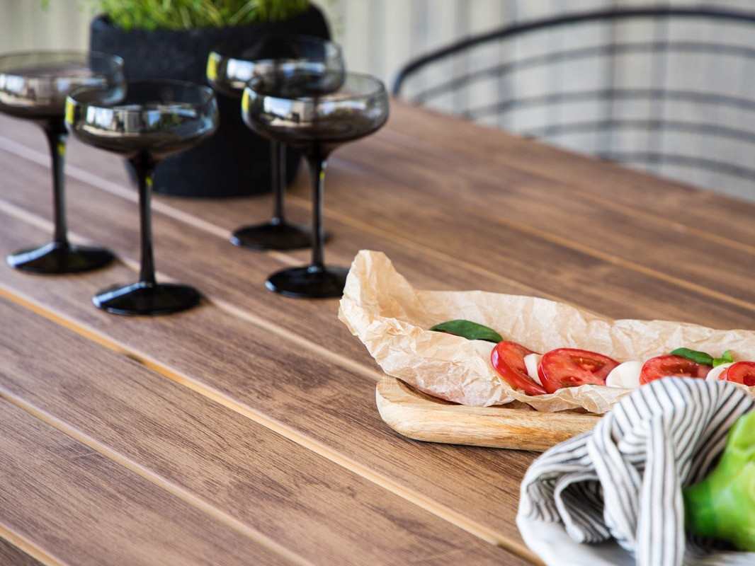 Aialaud Dallas 3890 (Must + Pruun)