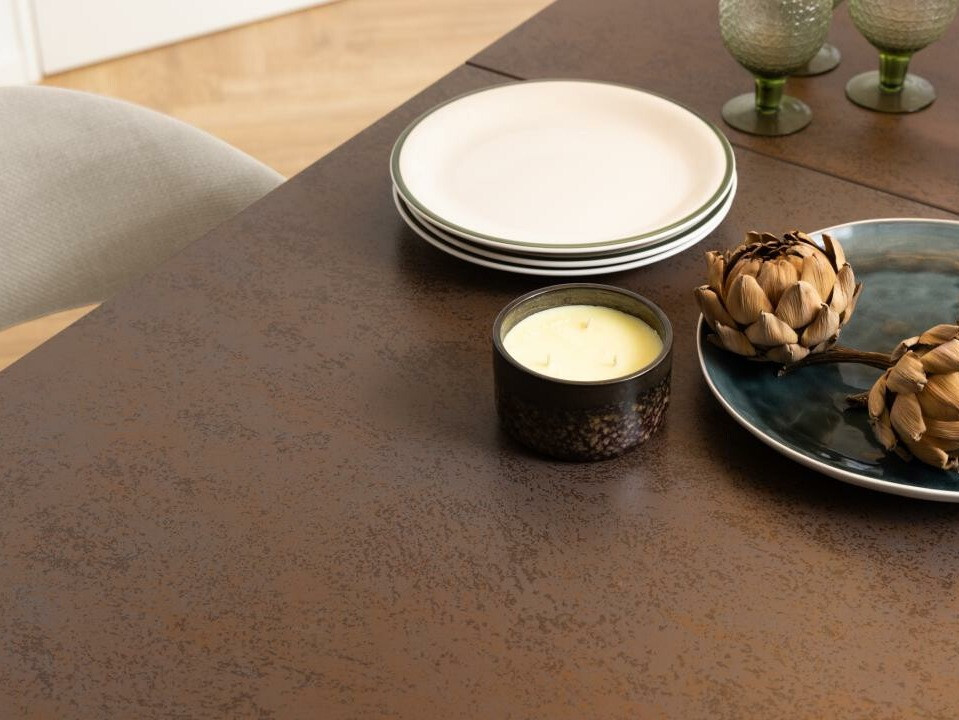 Laud Norsica 685 (Must + Pruun)