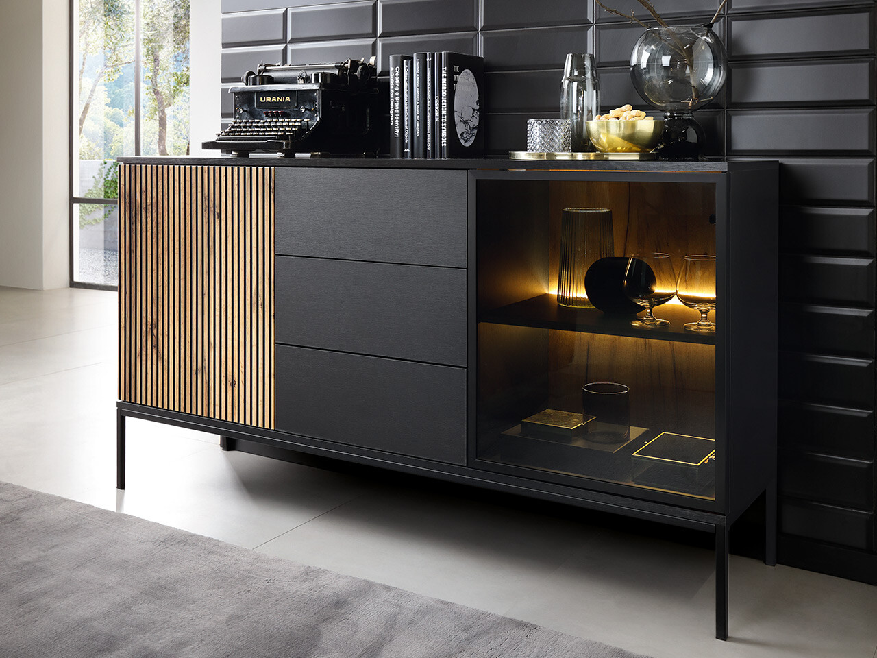 Kummut Manal (Must + Wotani tamm)