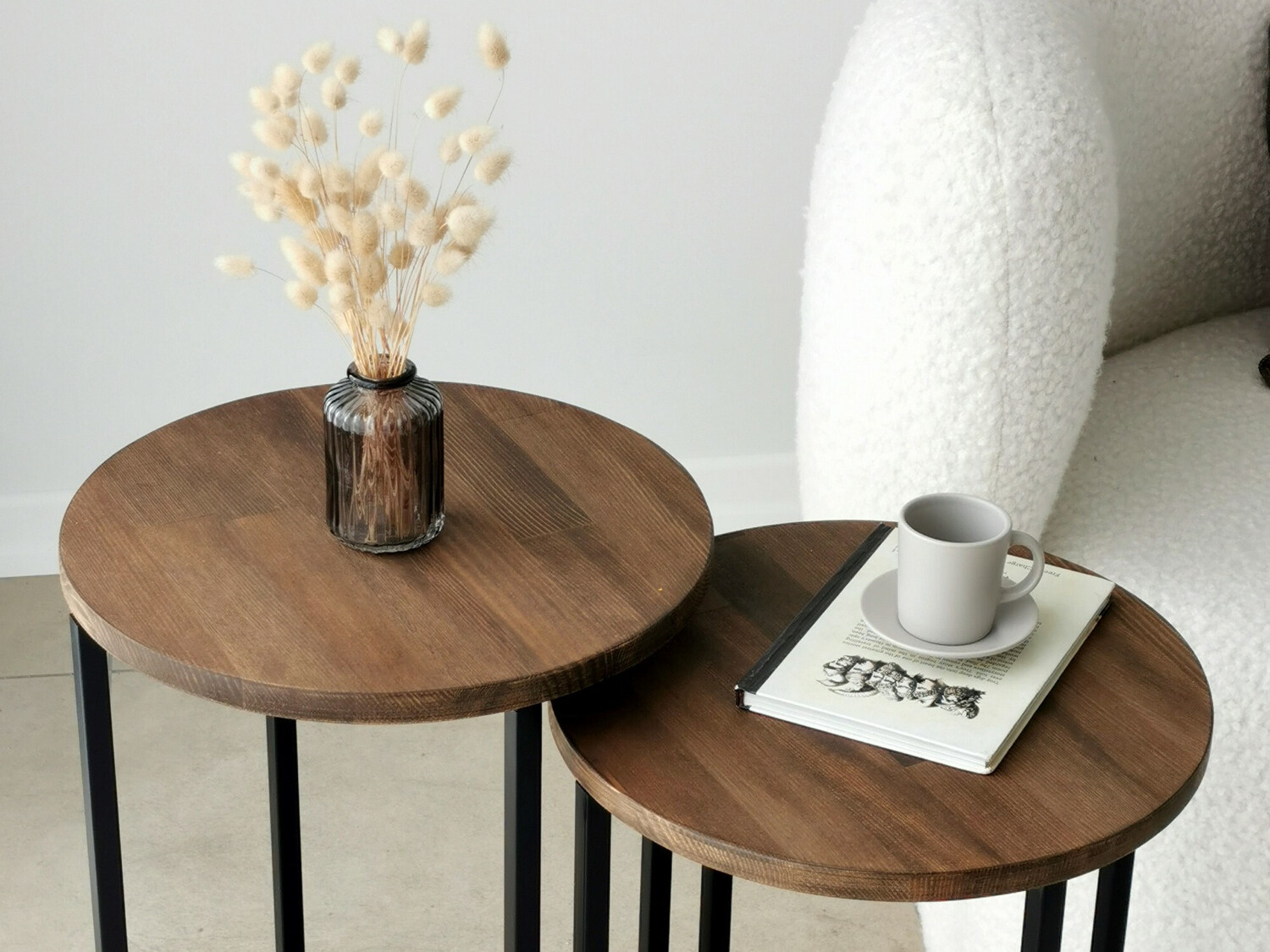 Kõrvallaudade komplekt Kailua 1625 (Must + Pähkel)