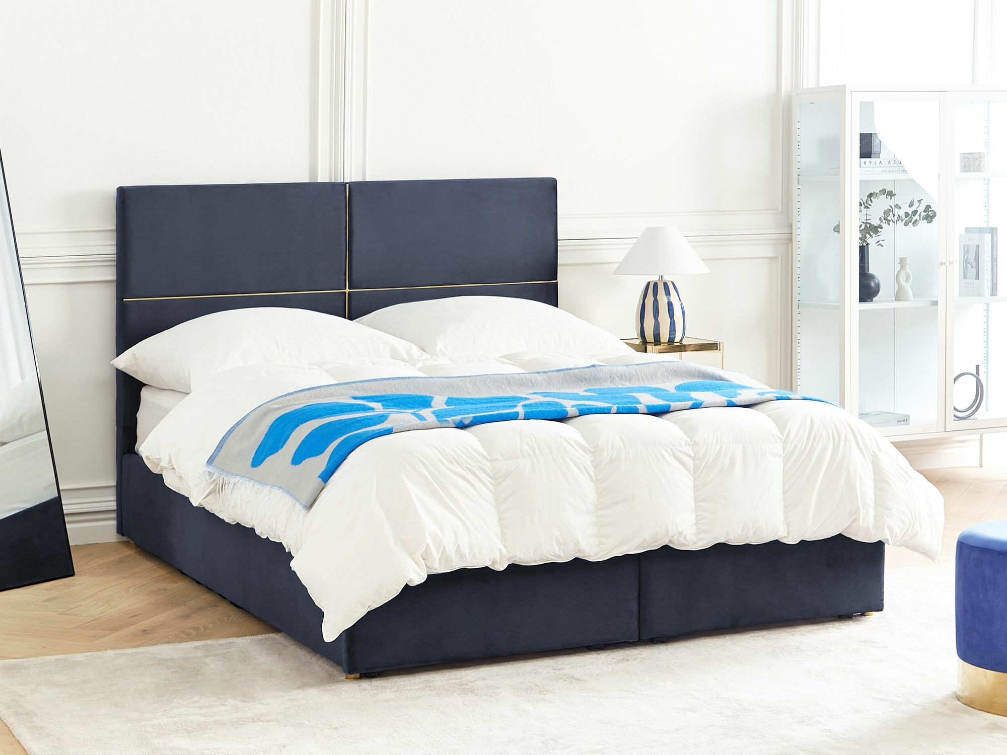 Voodi Berwyn 1615 (Must)