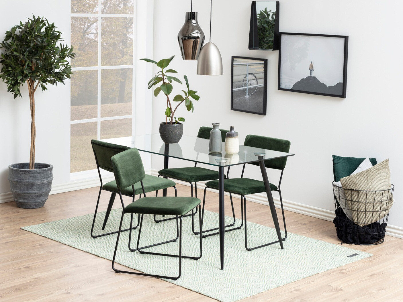 Söögitoakomplekt Norsica 557 (Tumeroheline + Must)