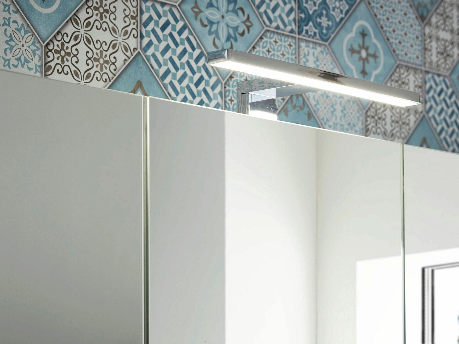 Vannitoa peegelkapid Temeli 101 (Valge)