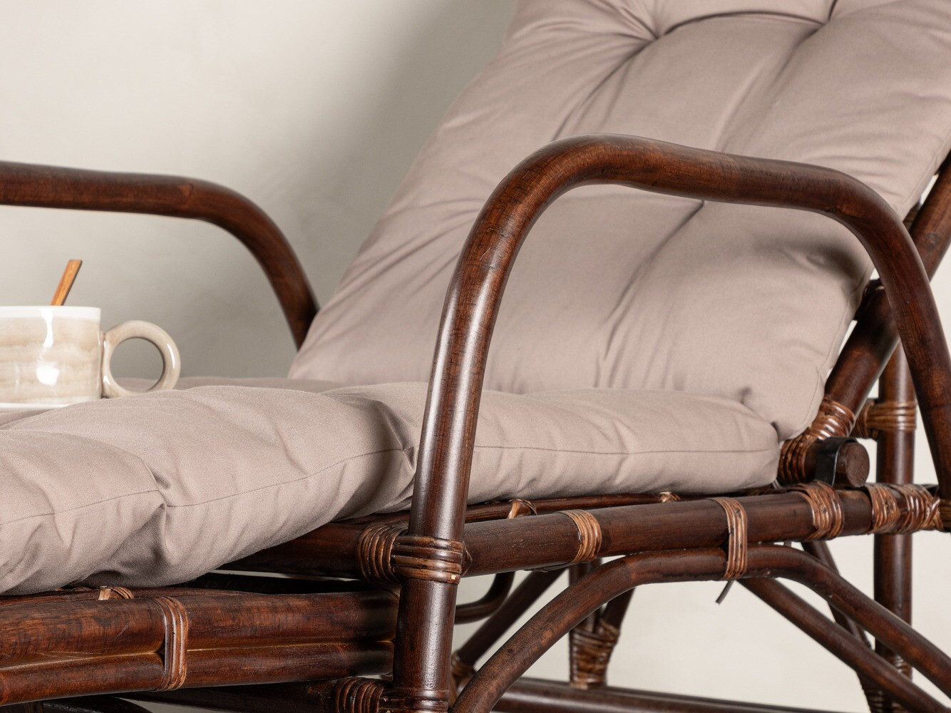 Lamamistool Dallas 4378