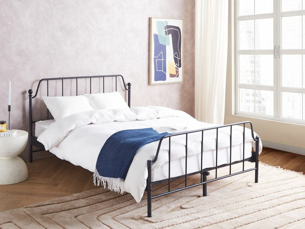 Voodi Berwyn 1993 (Must)