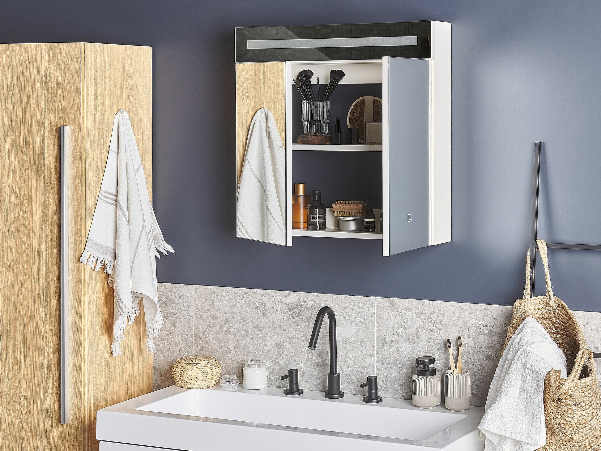 Vannitoa peegelkapid Berwyn 2154 (Valge)