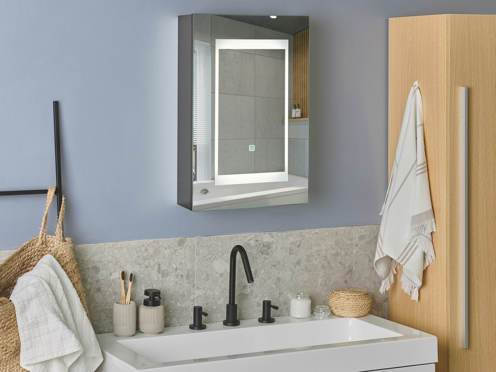 Vannitoa peegelkapid Berwyn 2162 (Must)