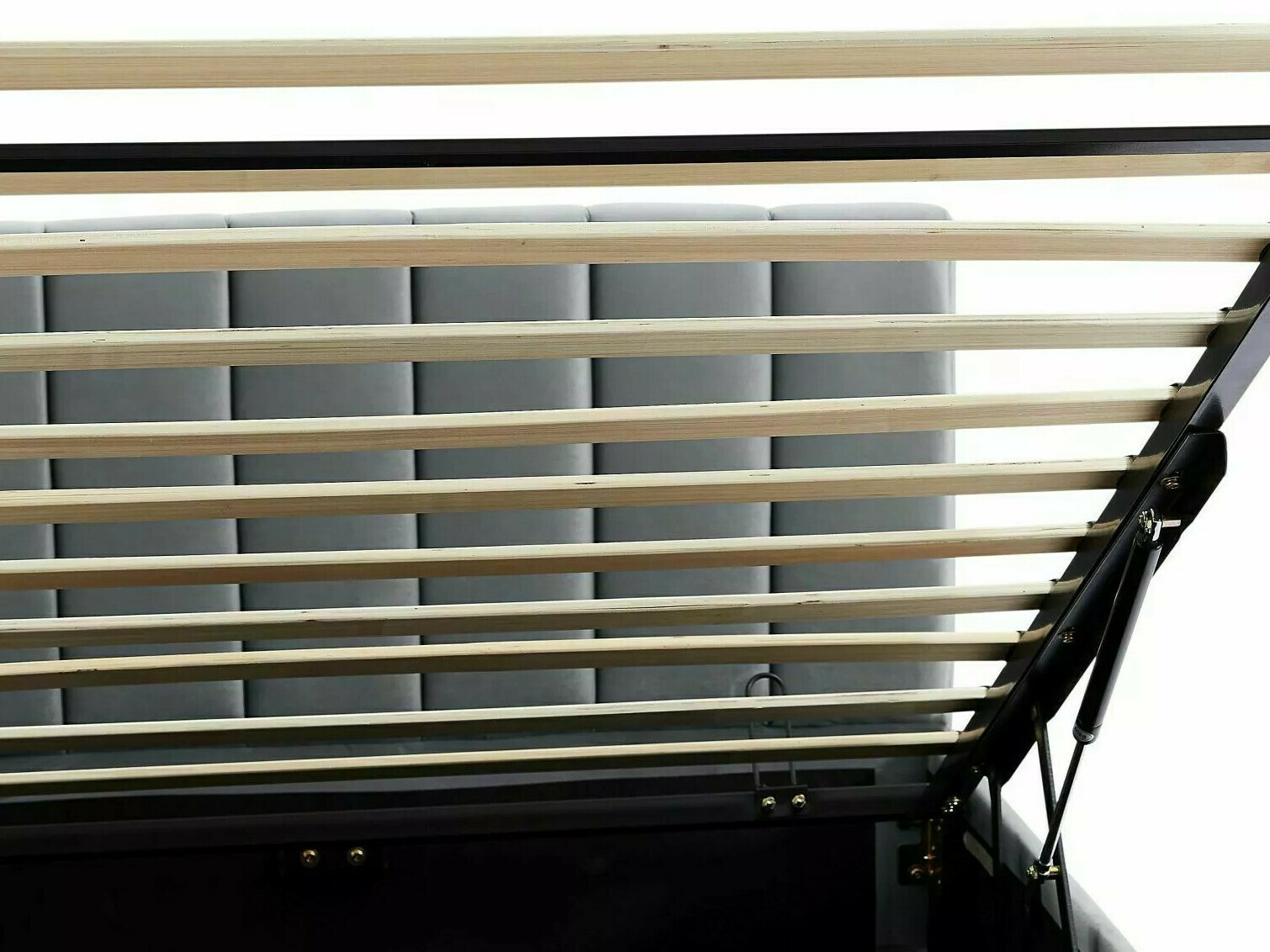 Voodi Detroit 412 (Hall)