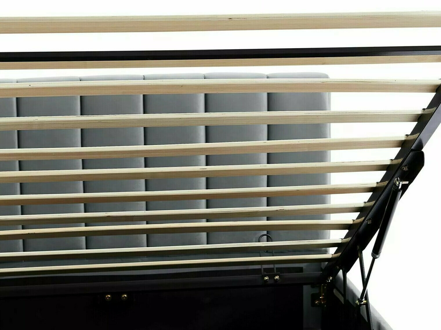 Voodi Detroit 412 (Hall)