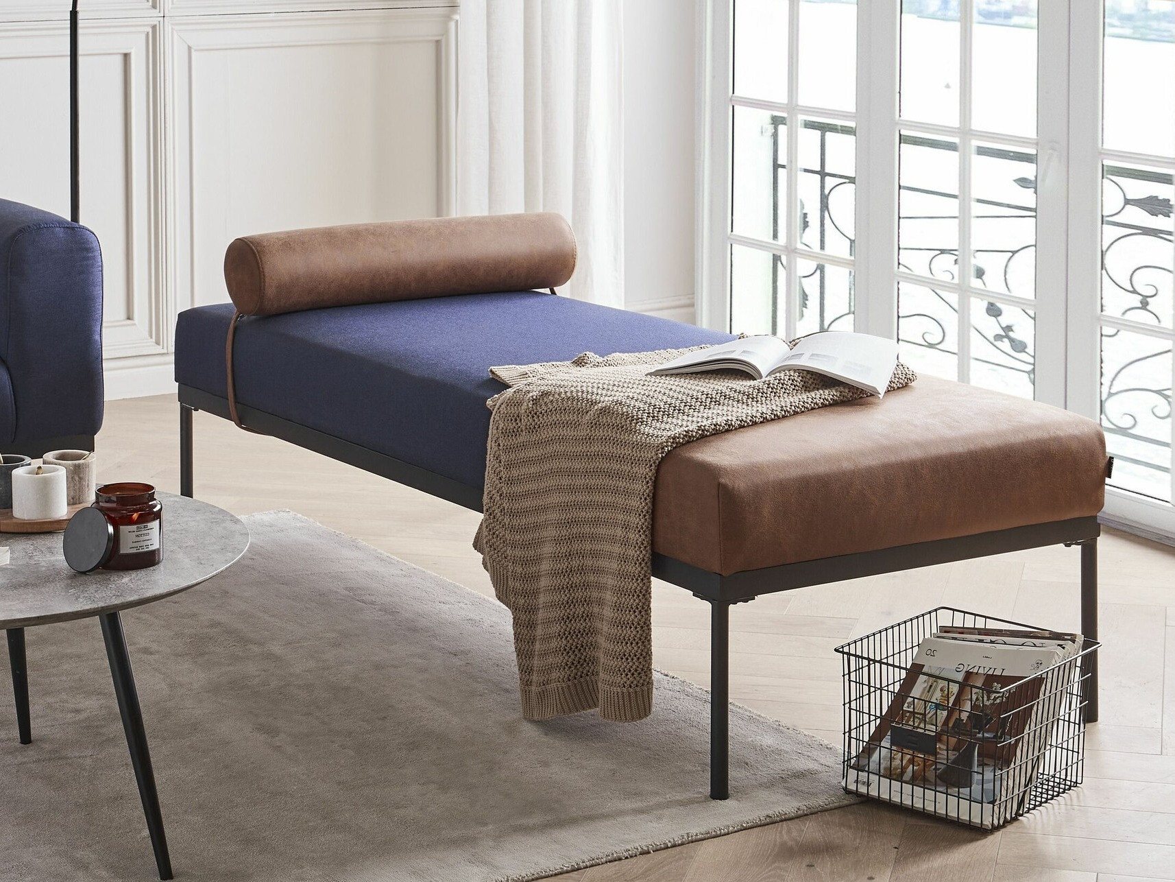 Kušett Berwyn 2204 (Tumesinine + Pruun)