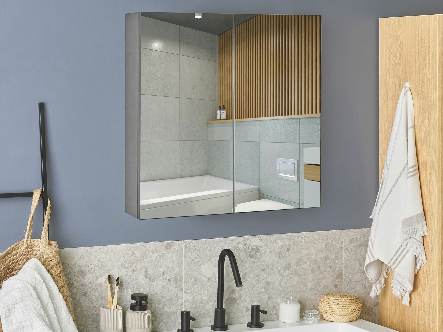 Vannitoa peegelkapid Berwyn 2349 (Must)