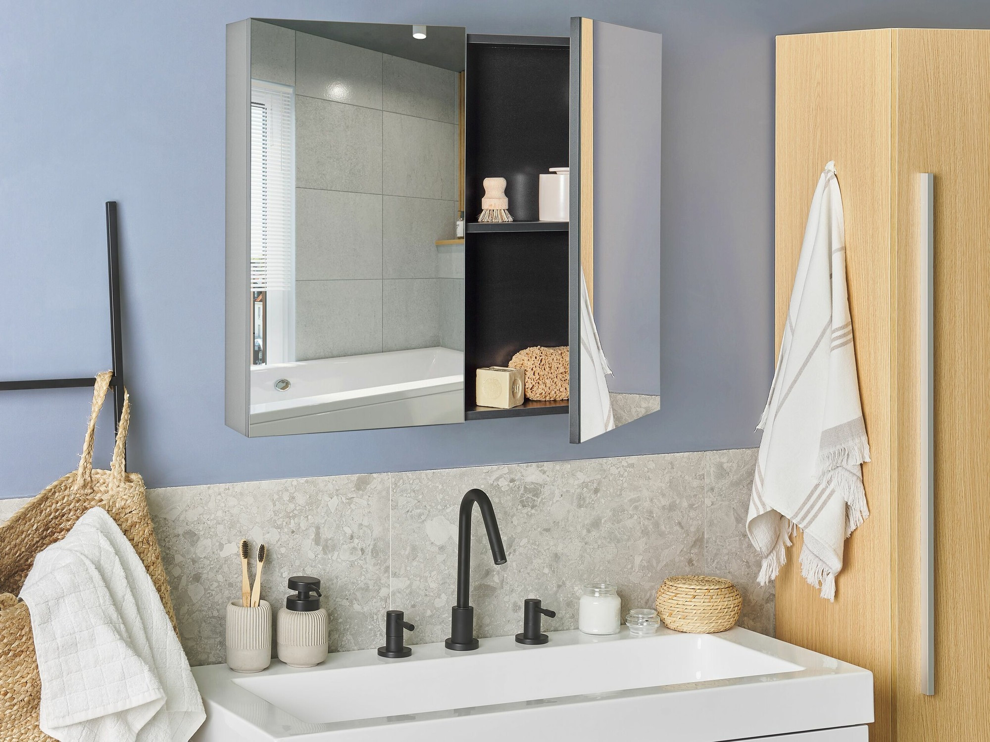 Vannitoa peegelkapid Berwyn 2350 (Must)