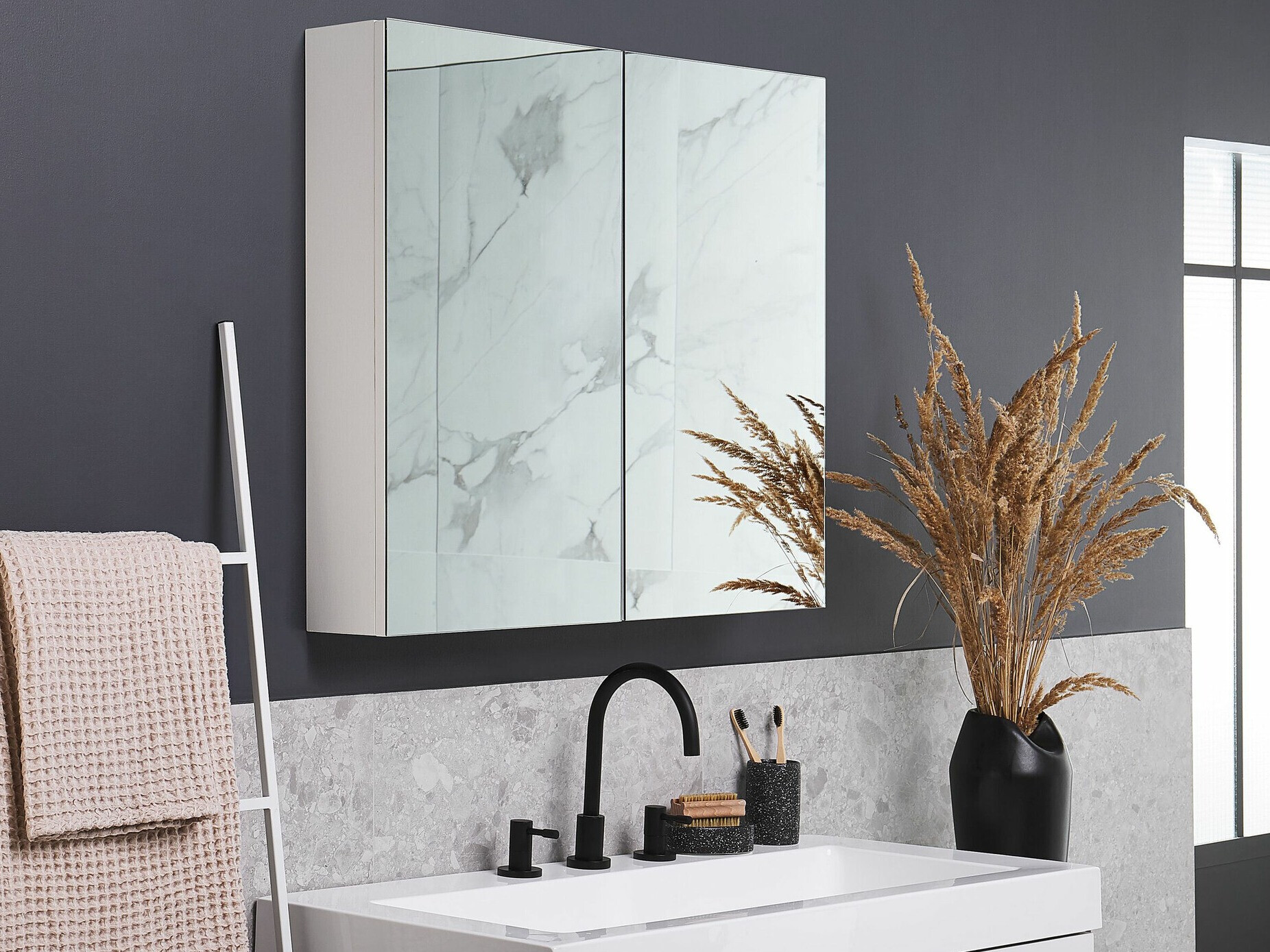 Vannitoa peegelkapid Berwyn 2350 (Valge)