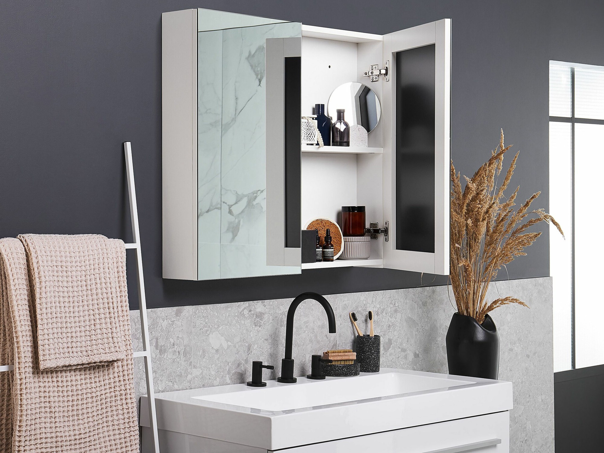 Vannitoa peegelkapid Berwyn 2350 (Valge)