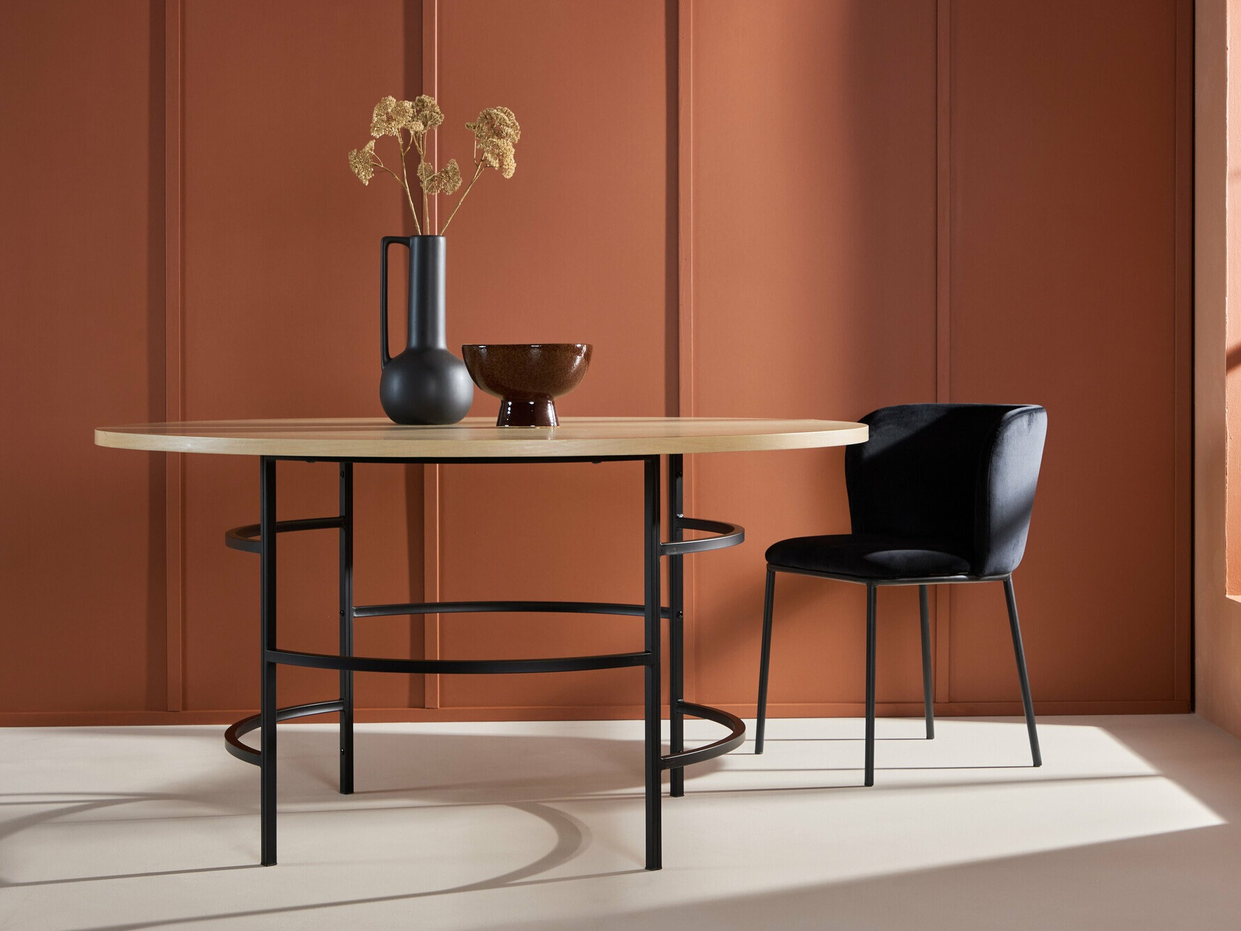 Laud Dallas 4695 (Must + Helepruun)