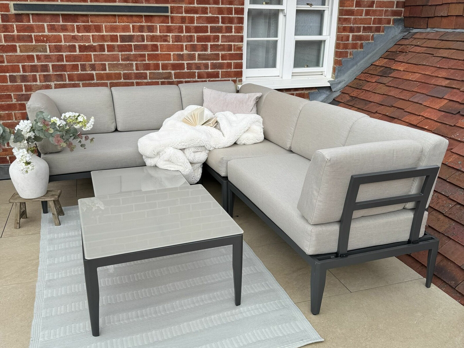 Aiamööblikomplekt Berwyn 2539 (Hall + Beež)