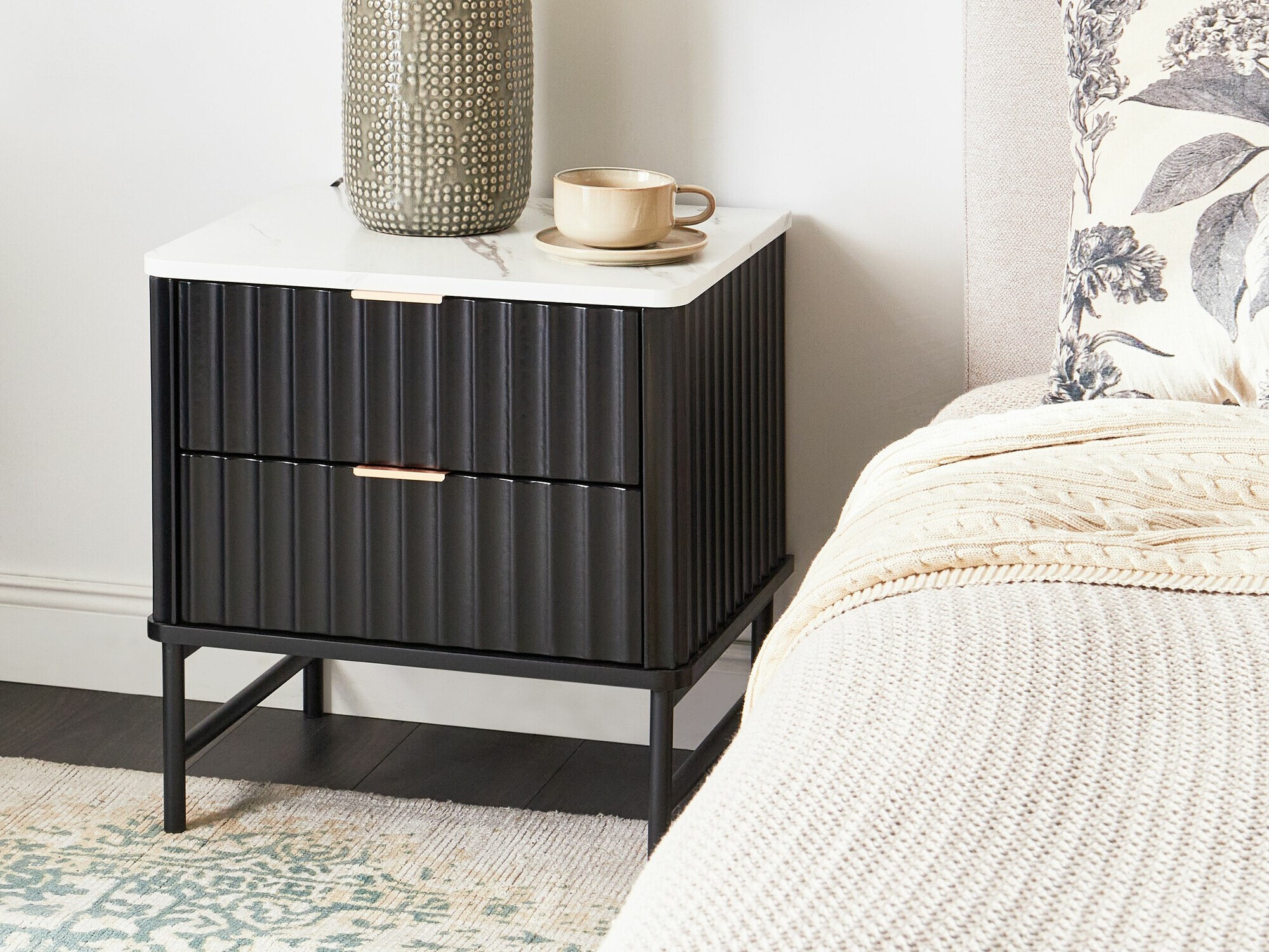 Öökapp Berwyn 2578 (Must + Valge marmor)