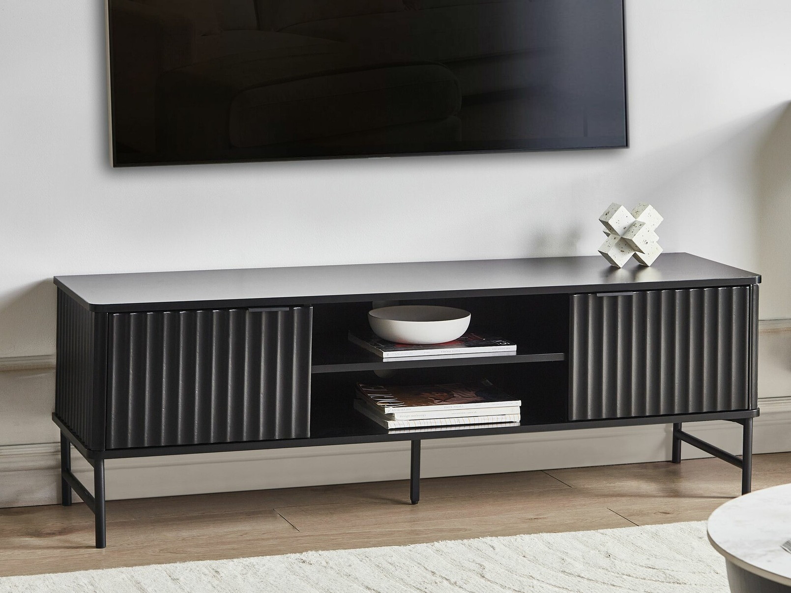 TV-alus Berwyn 2575 (Must)