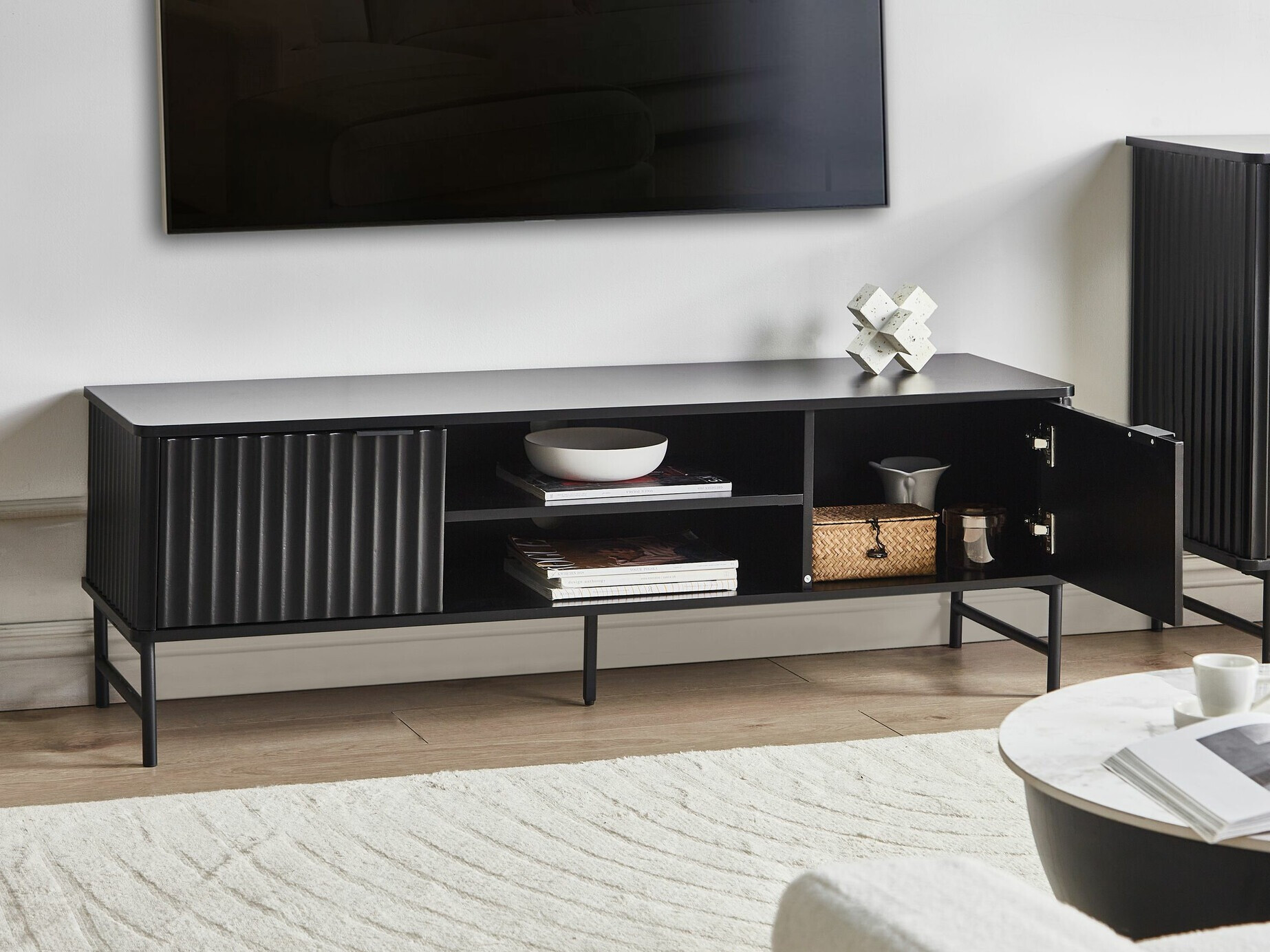 TV-alus Berwyn 2575 (Must)