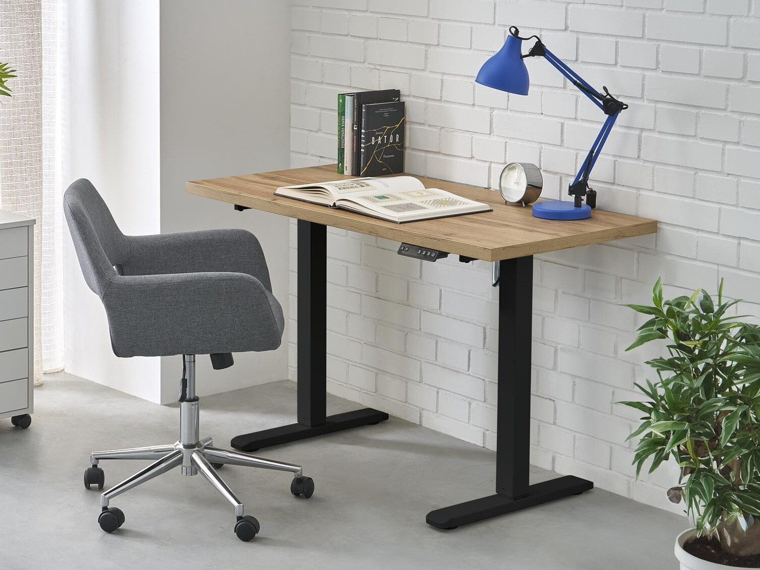 Reguleeritava kõrgusega töölaud Houston 1942 (Artisan tamm + Must)