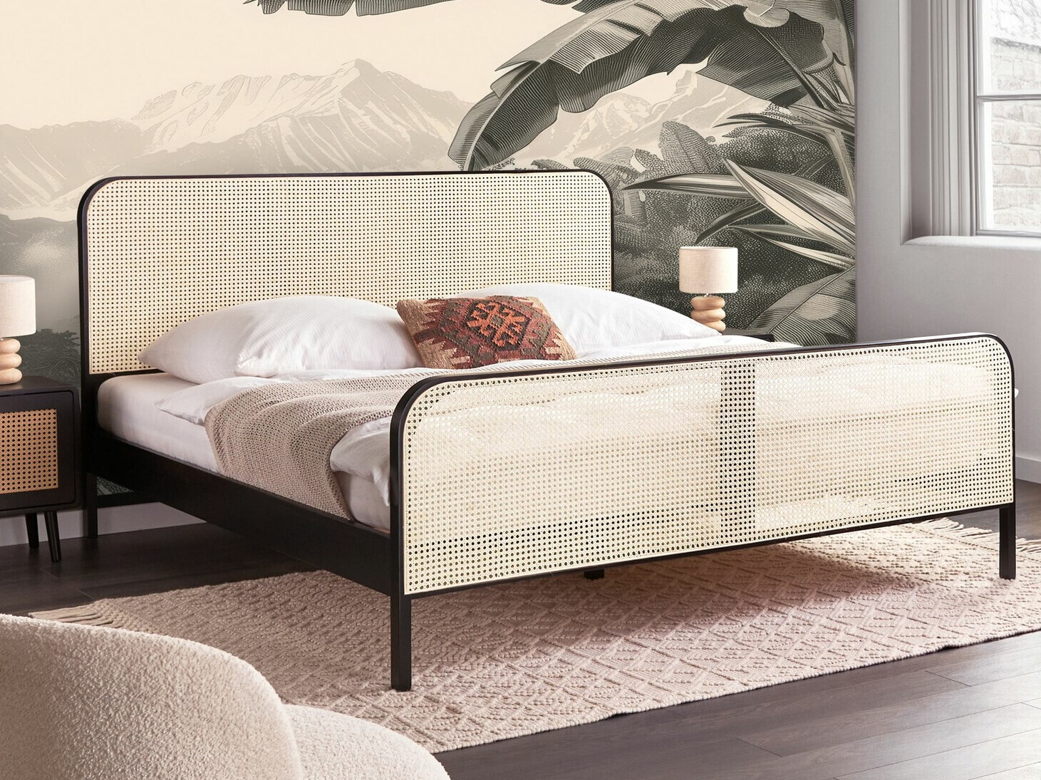 Voodi Berwyn 2613 (Must)