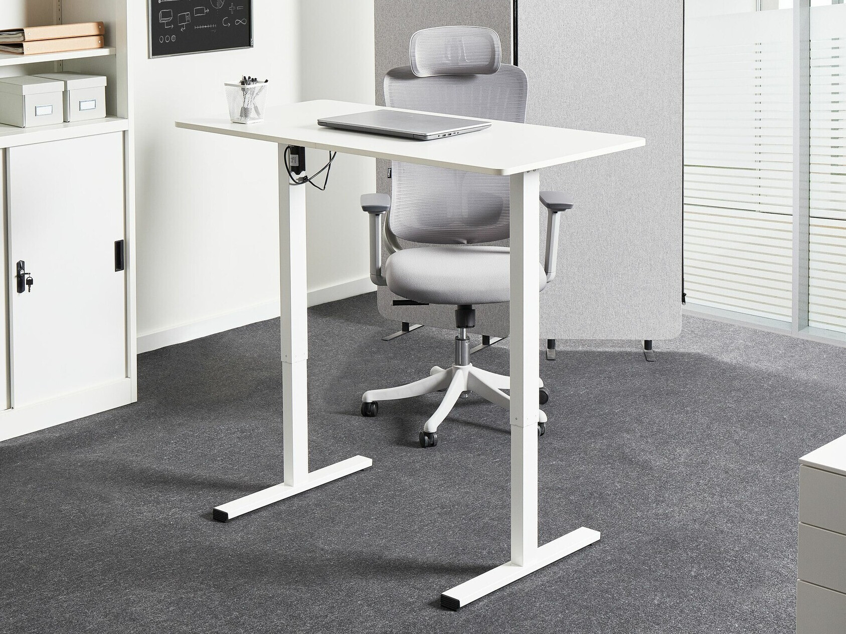 Reguleeritava kõrgusega töölaud Berwyn 2639 (Valge)