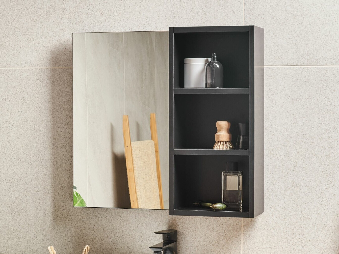 Vannitoa peegel Berwyn 2643 (Must)