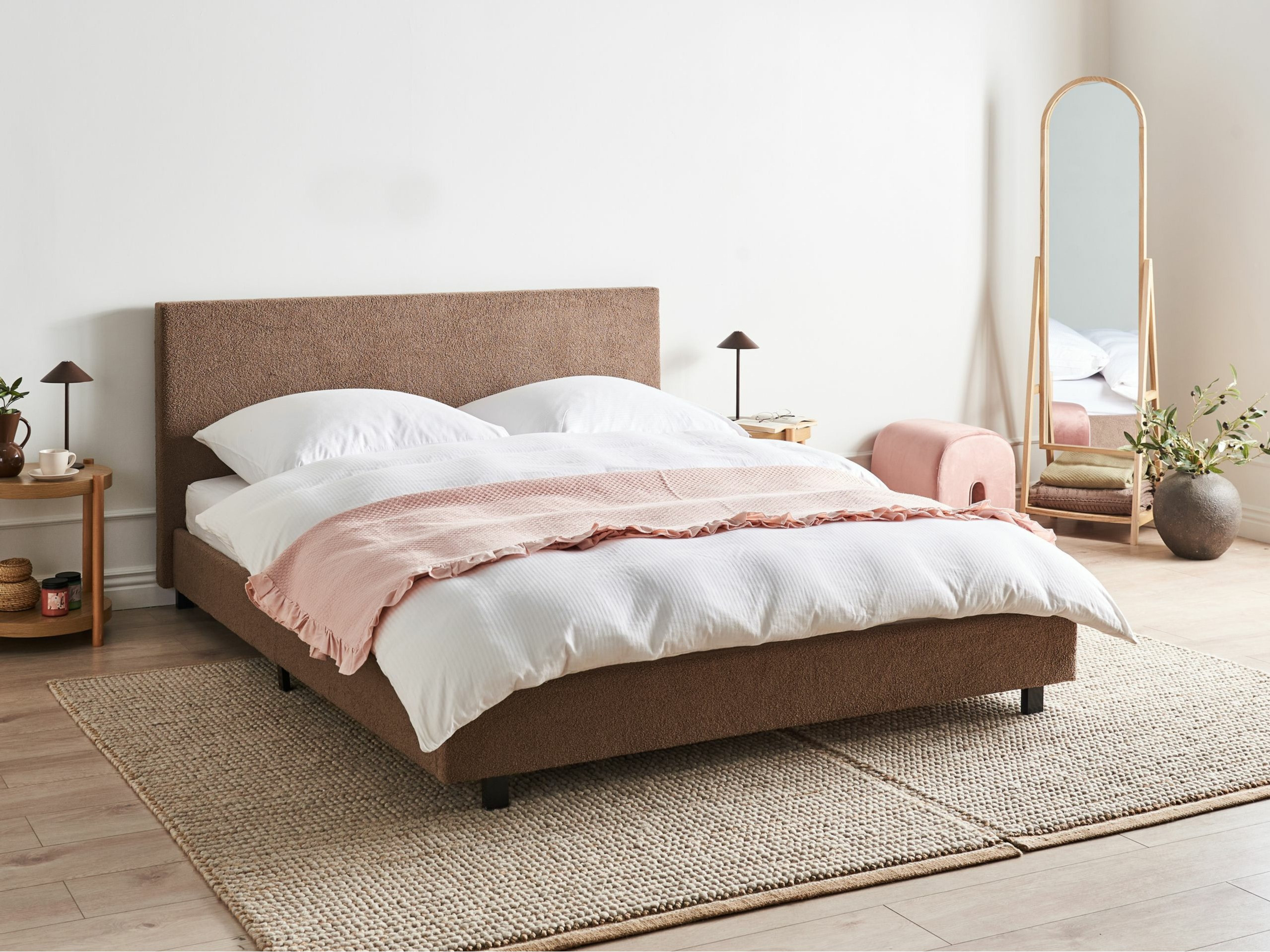 Voodi Berwyn 589 (Pruun)