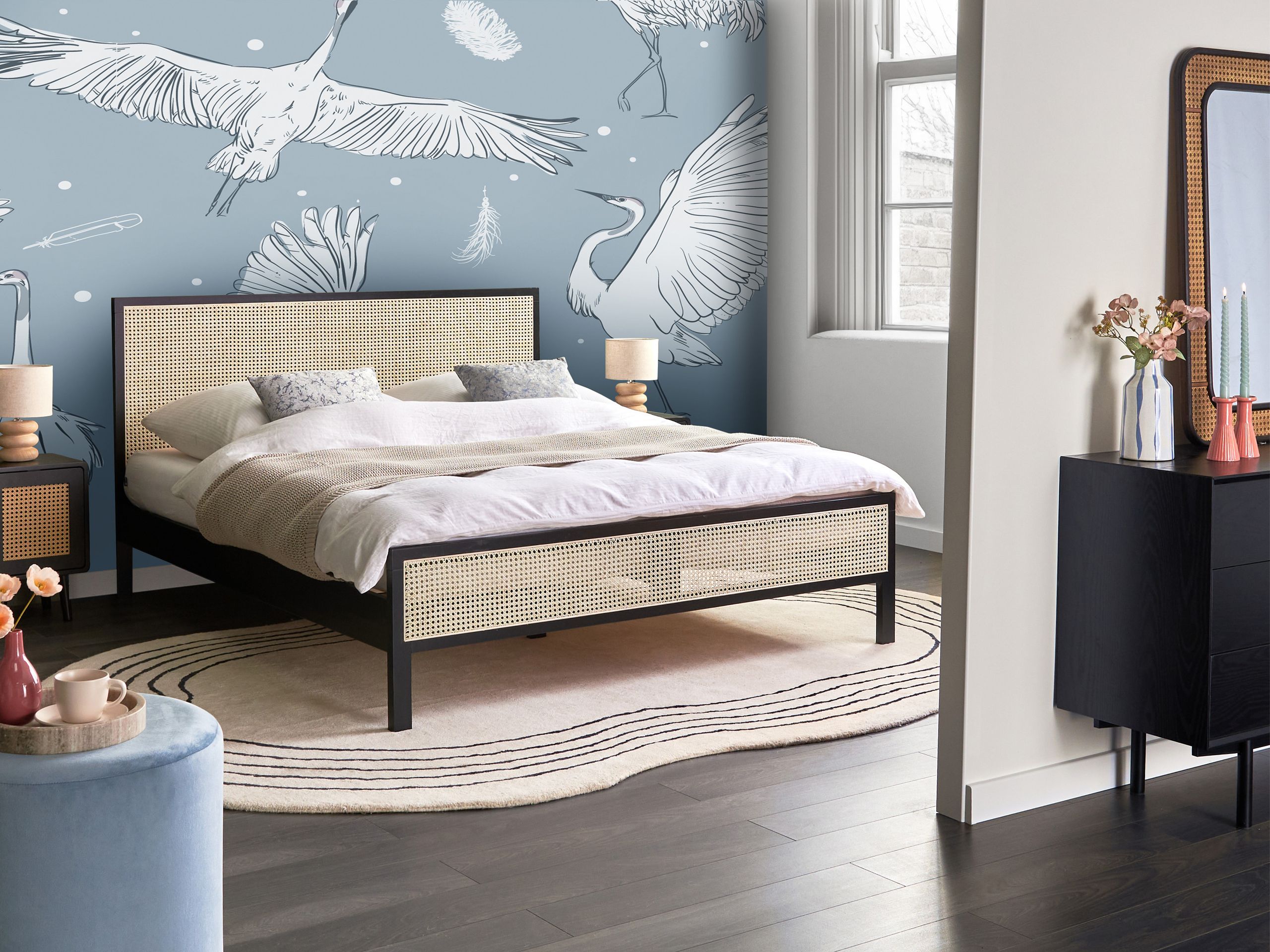 Voodi Berwyn 2751 (Must)