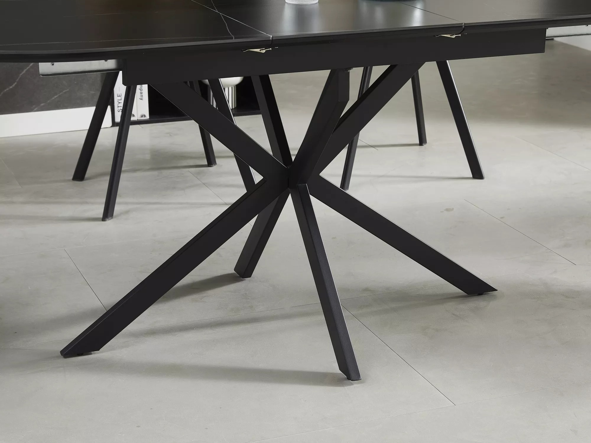 Laud Detroit 862 (Must marmor)