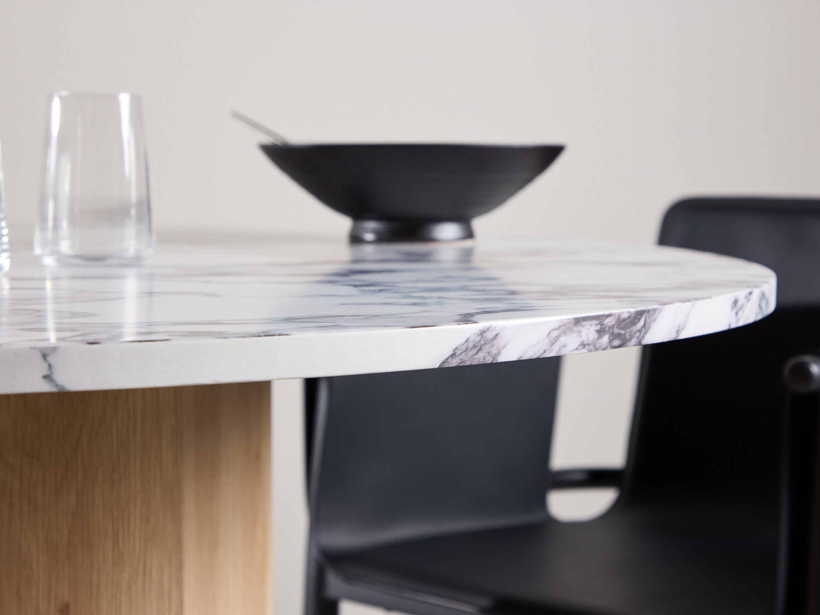 Laud Dallas 4894 (Hall marmor + Helepruun)