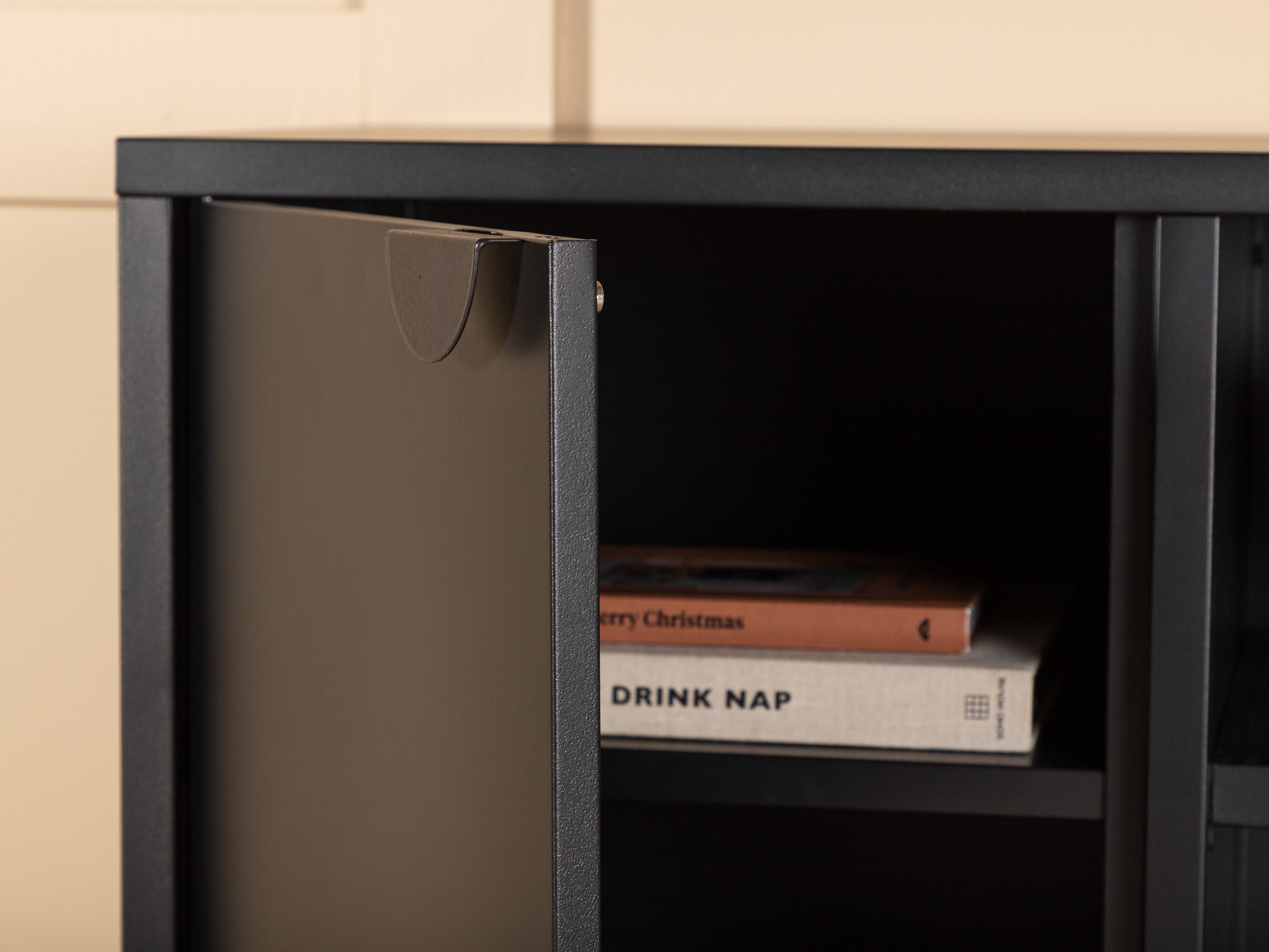 TV-alus Romcamu 100 (Must)