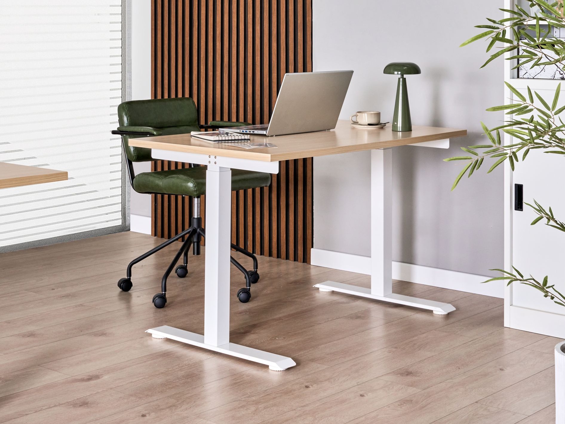 Reguleeritava kõrgusega töölaud Berwyn 2863 (Ere puit + Valge)