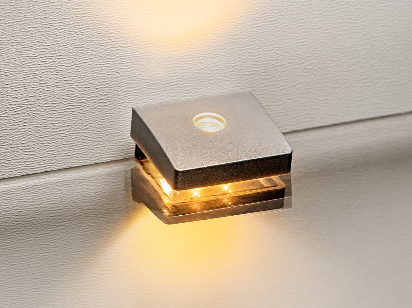 Riiul Fivetri 106 (Hallikas-pruun)