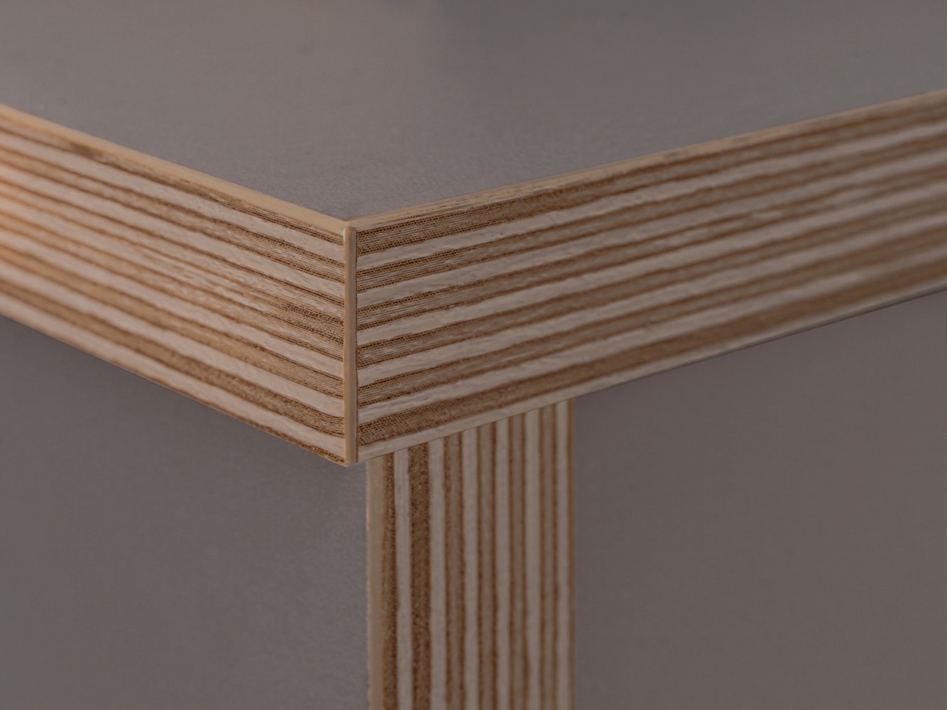 TV-alus Fivetri 105 (Hallikas-pruun)