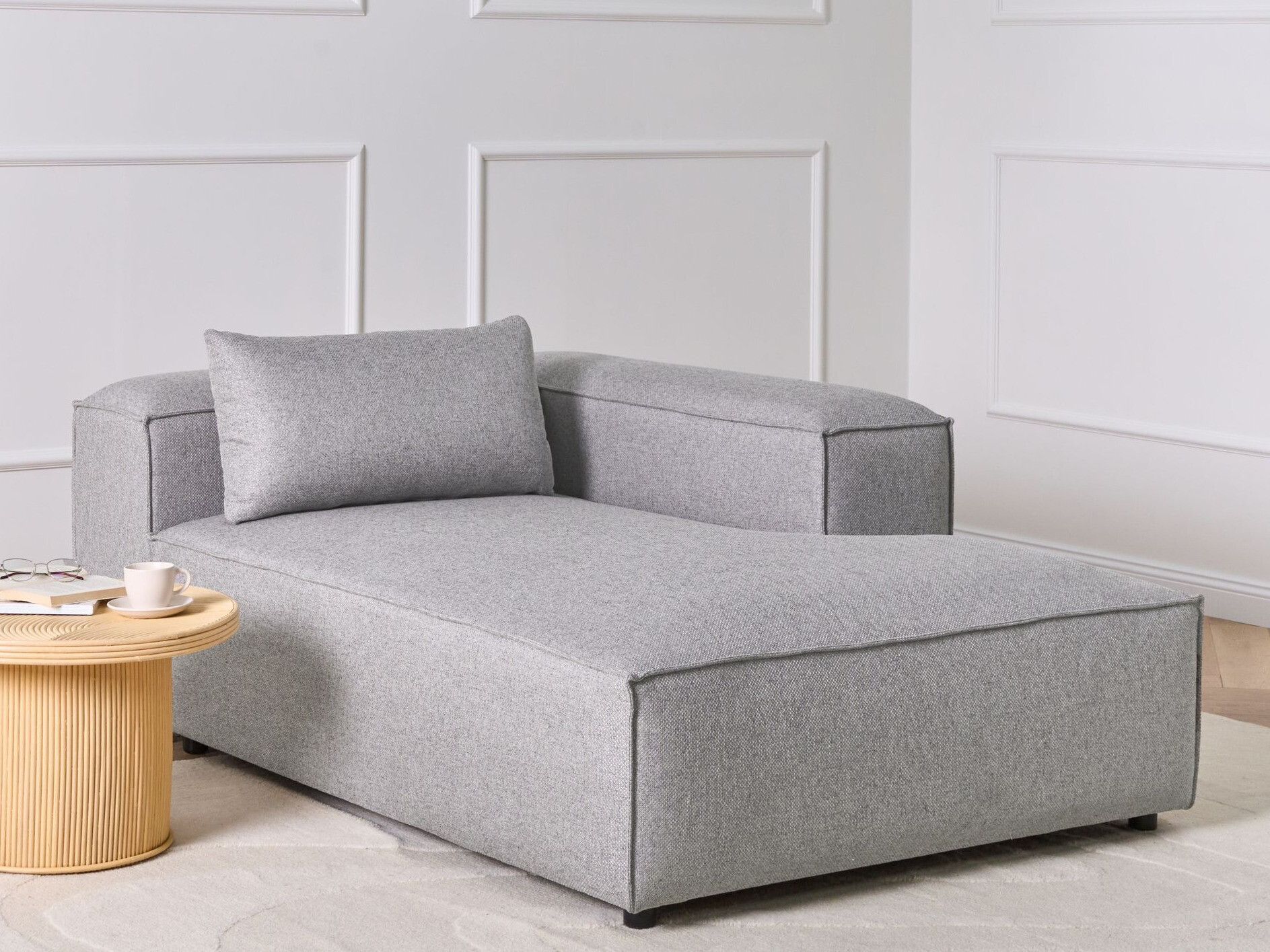 Kušett Avialu 103 (Hall)