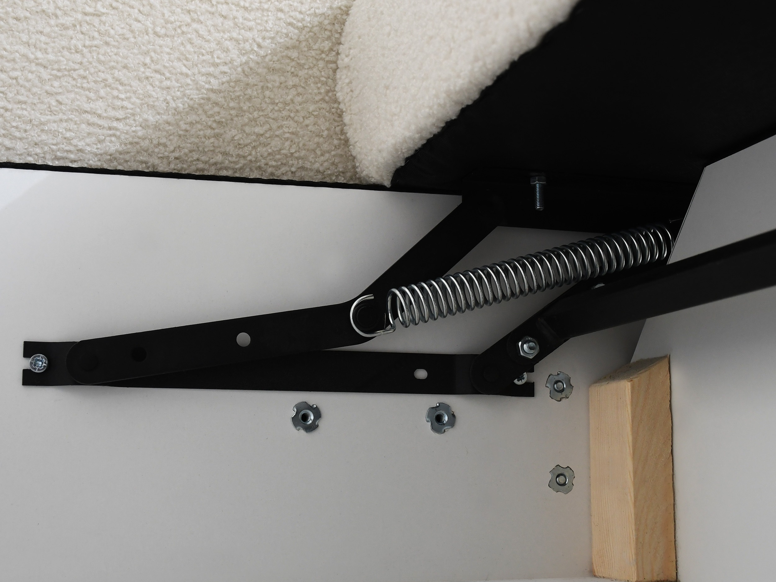 Nurgadiivan SE2912 kahjustatud pakendiga